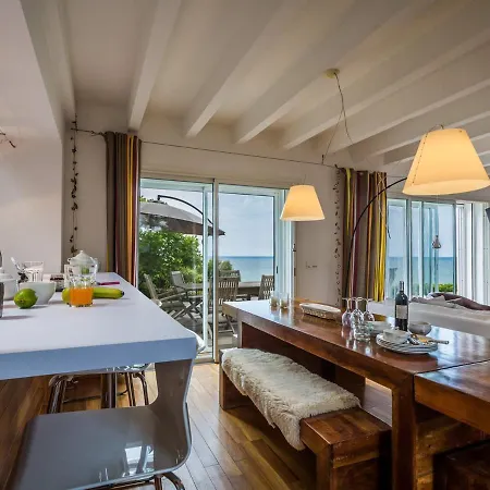 Villa Guethary Sleeps 6 Air Con Wifi